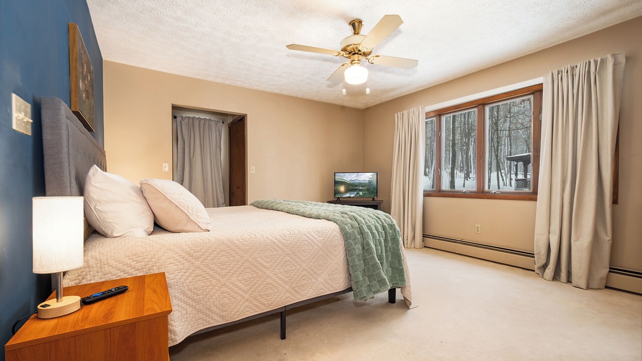 Photo of Bedroom in Oakland