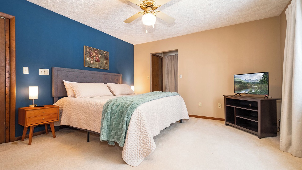 Photo of Bedroom in Oakland