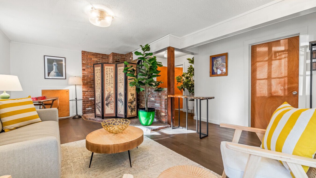 Photo of Livingroom in South Londonderry