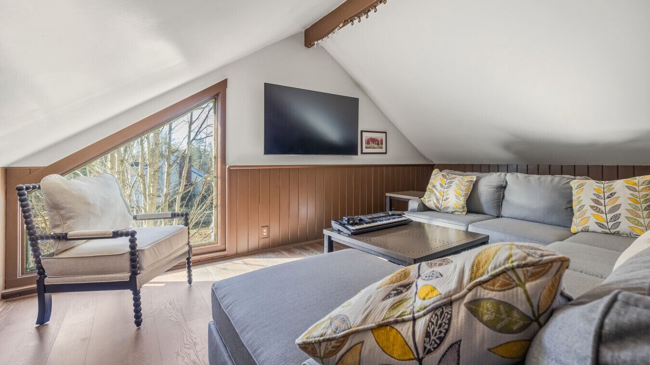 Photo of Livingroom in South Londonderry