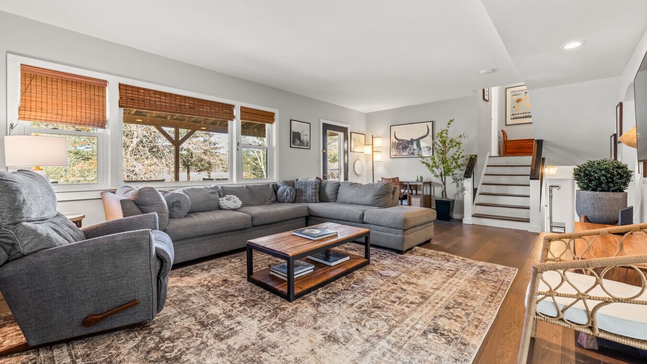 Photo of Livingroom in South Londonderry