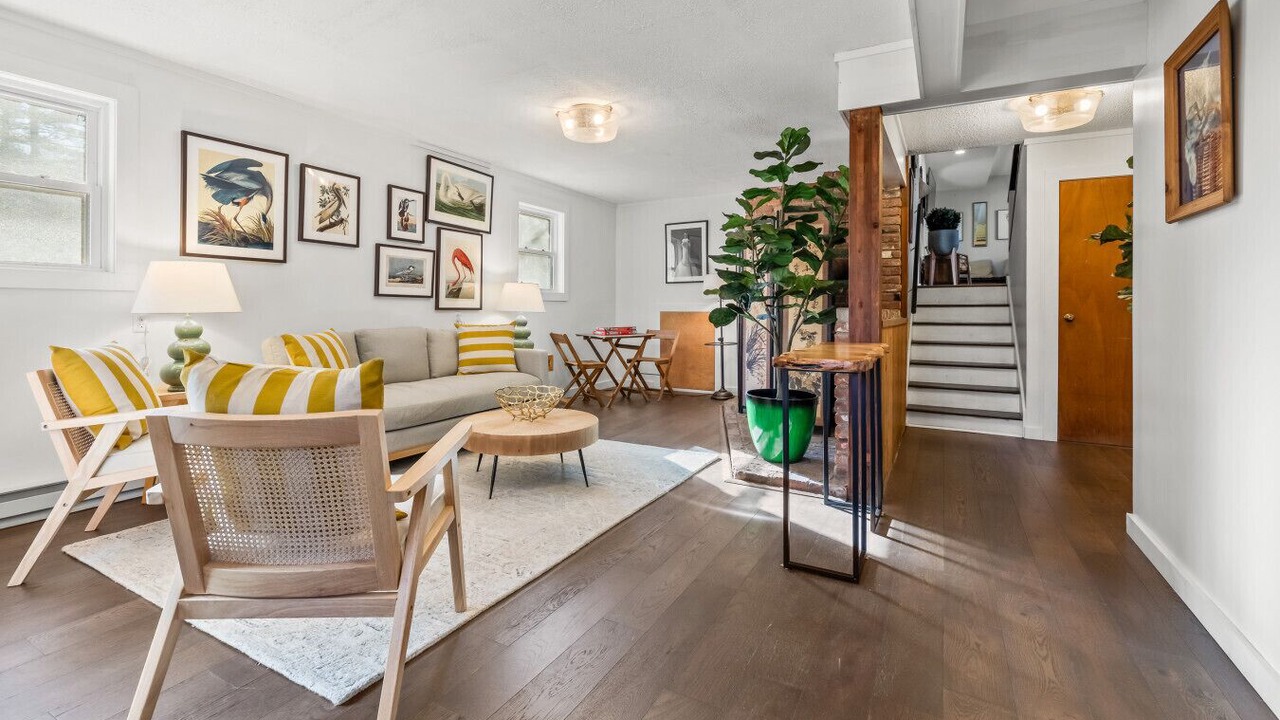 Photo of Livingroom in South Londonderry