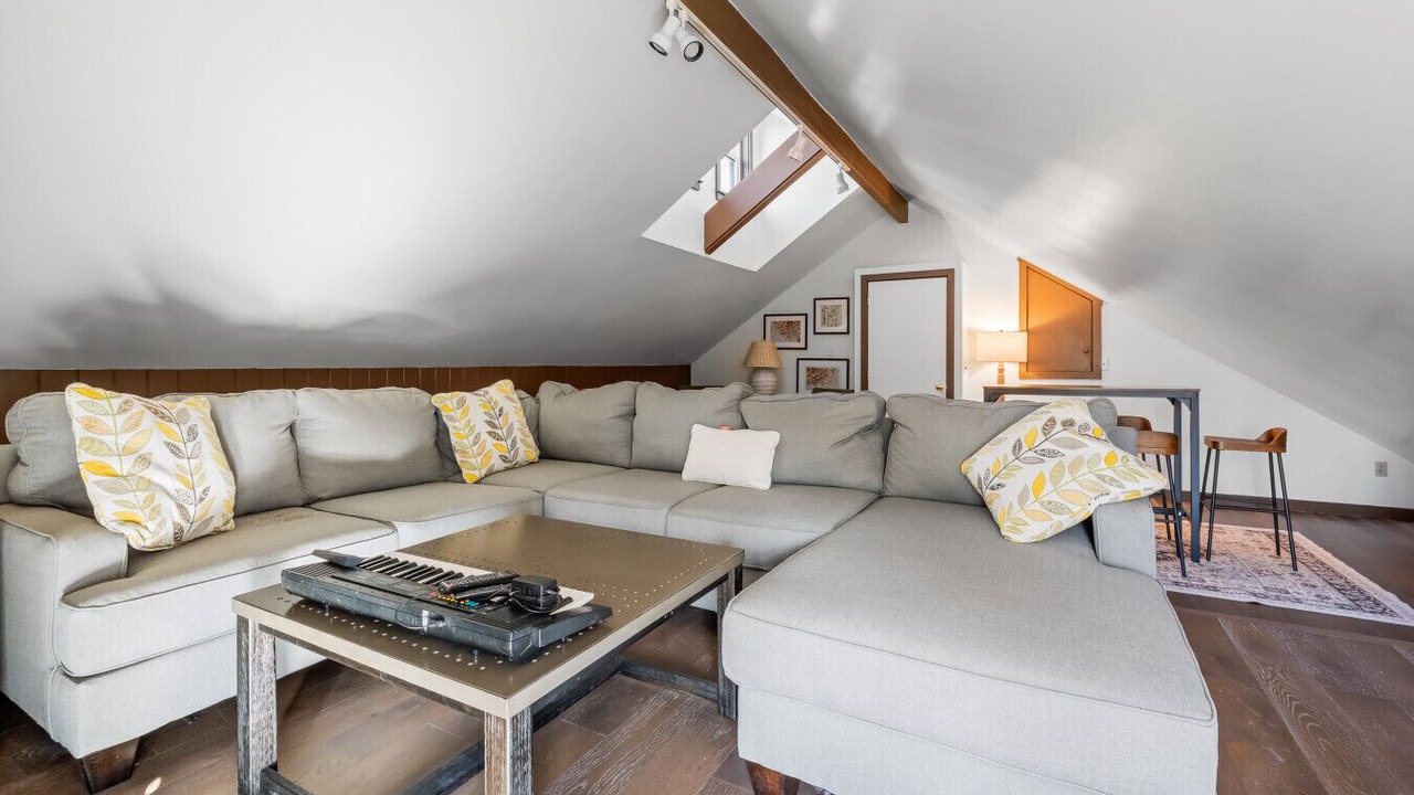 Photo of Livingroom in South Londonderry