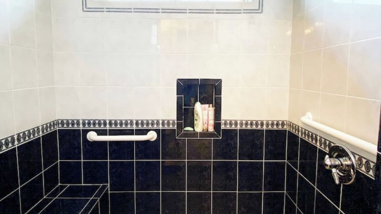 Photo of Bathroom in Fairlea