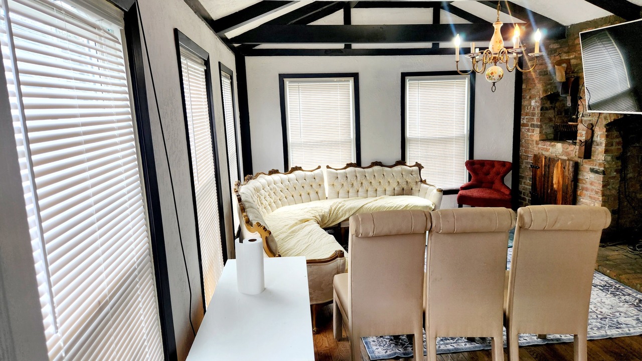 Photo of Livingroom in Dix Hills
