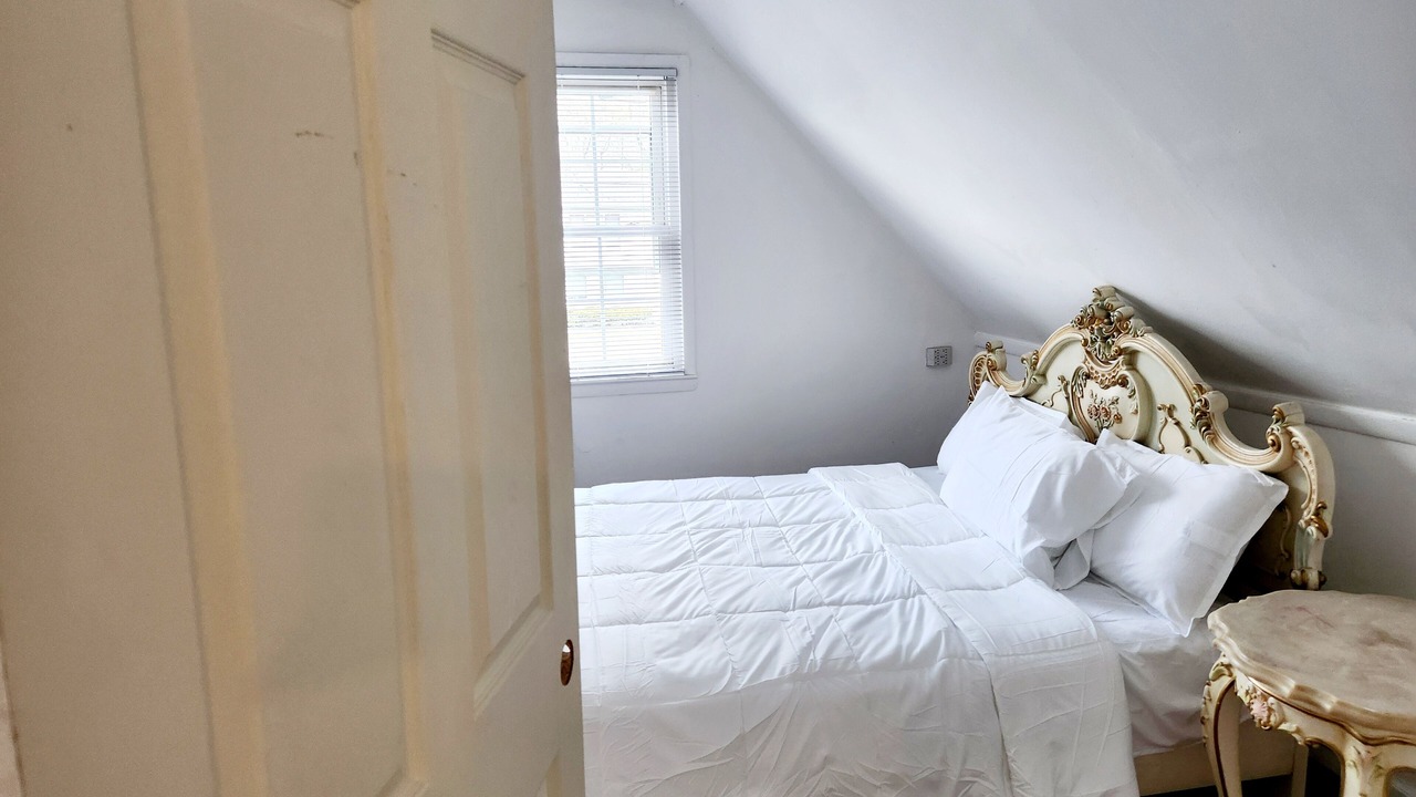Photo of Bedroom in Dix Hills