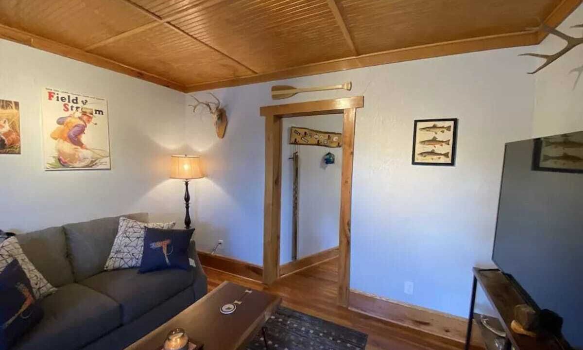 Photo of Livingroom in Bassett