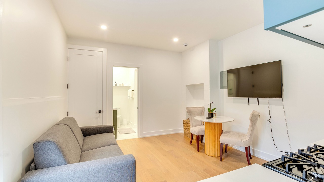 Photo of Livingroom in Southeast Yonkers