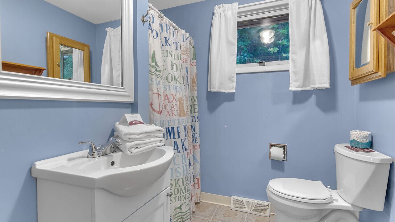 Photo of Bathroom in Town of Torrey