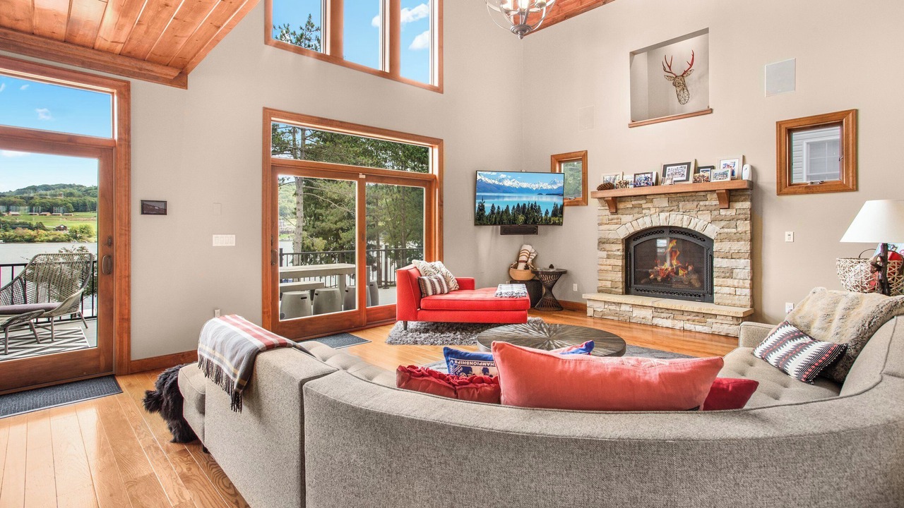 Photo of Livingroom in McHenry