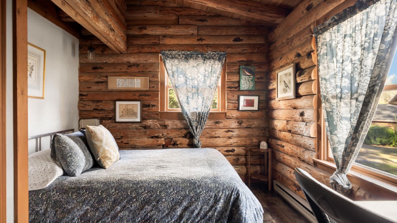 Photo of Bedroom in Paw Paw