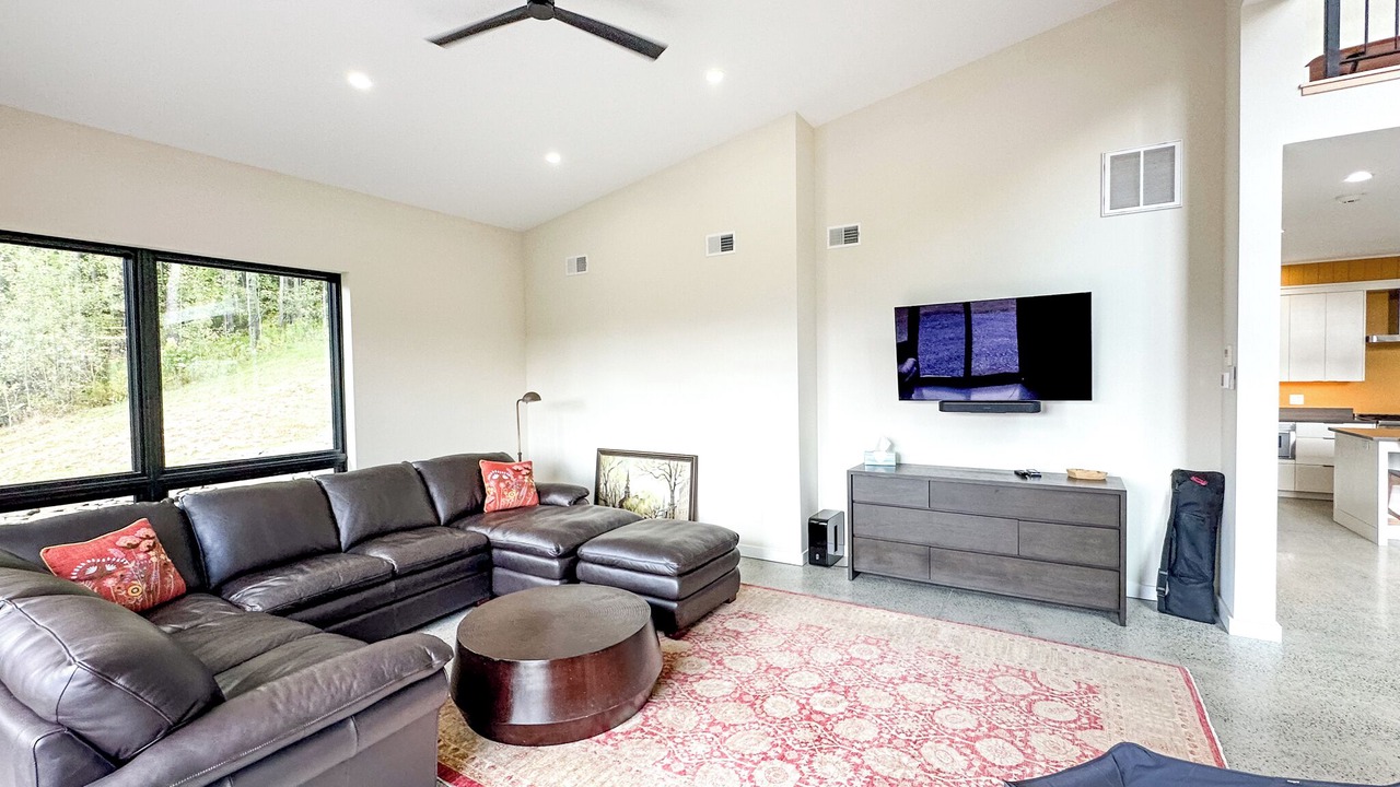 Photo of Livingroom in Warren