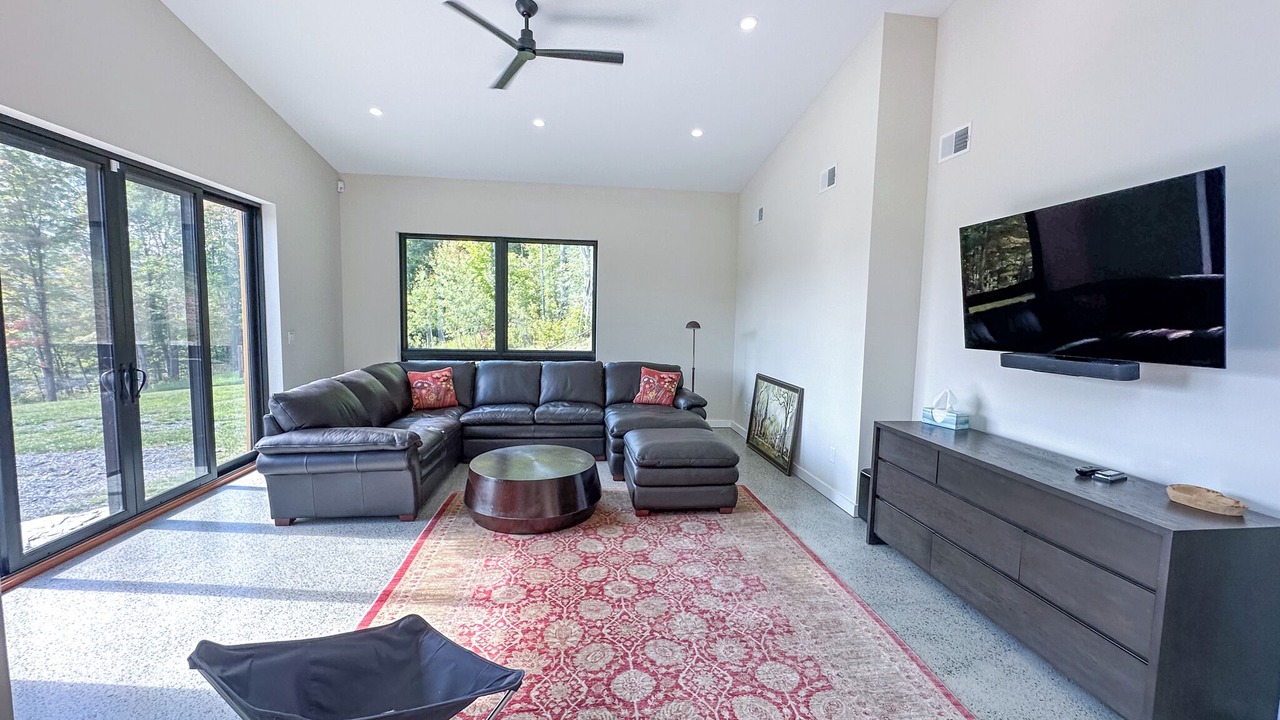 Photo of Livingroom in Warren