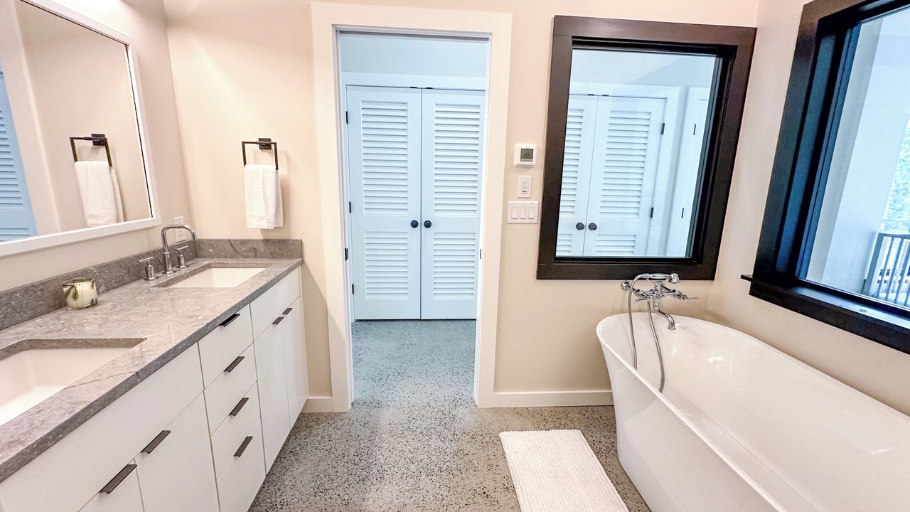 Photo of Bathroom in Warren