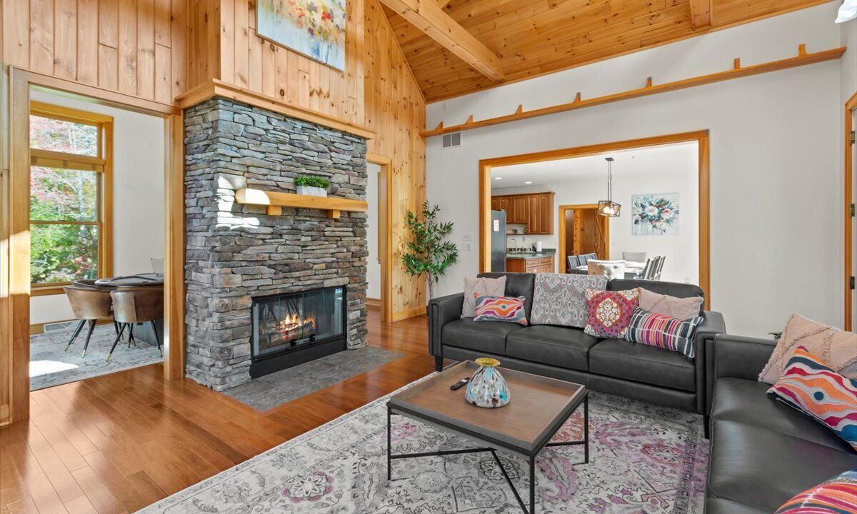 Photo of Livingroom in Town of Grafton