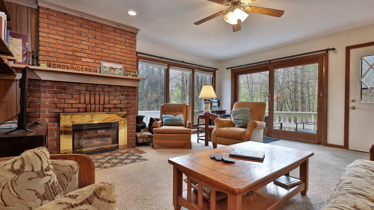 Photo of Livingroom in Bridgewater Corners