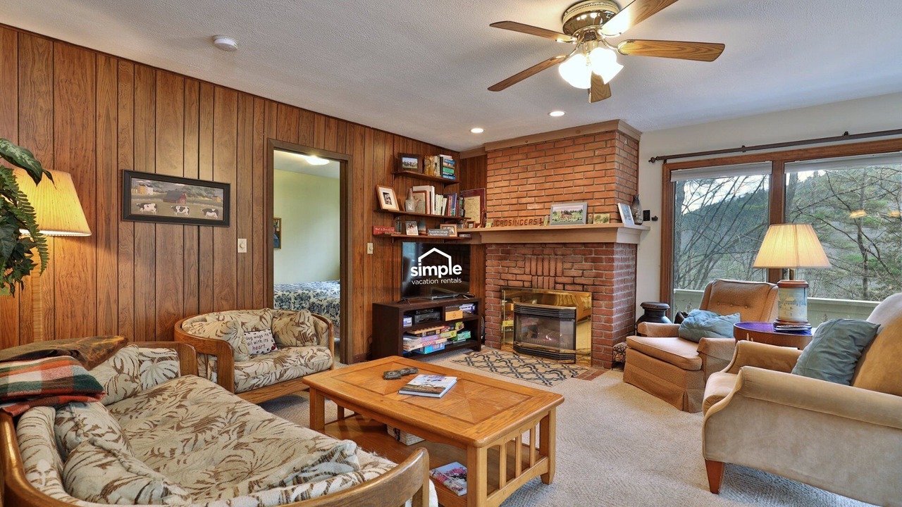 Photo of Livingroom in Bridgewater Corners