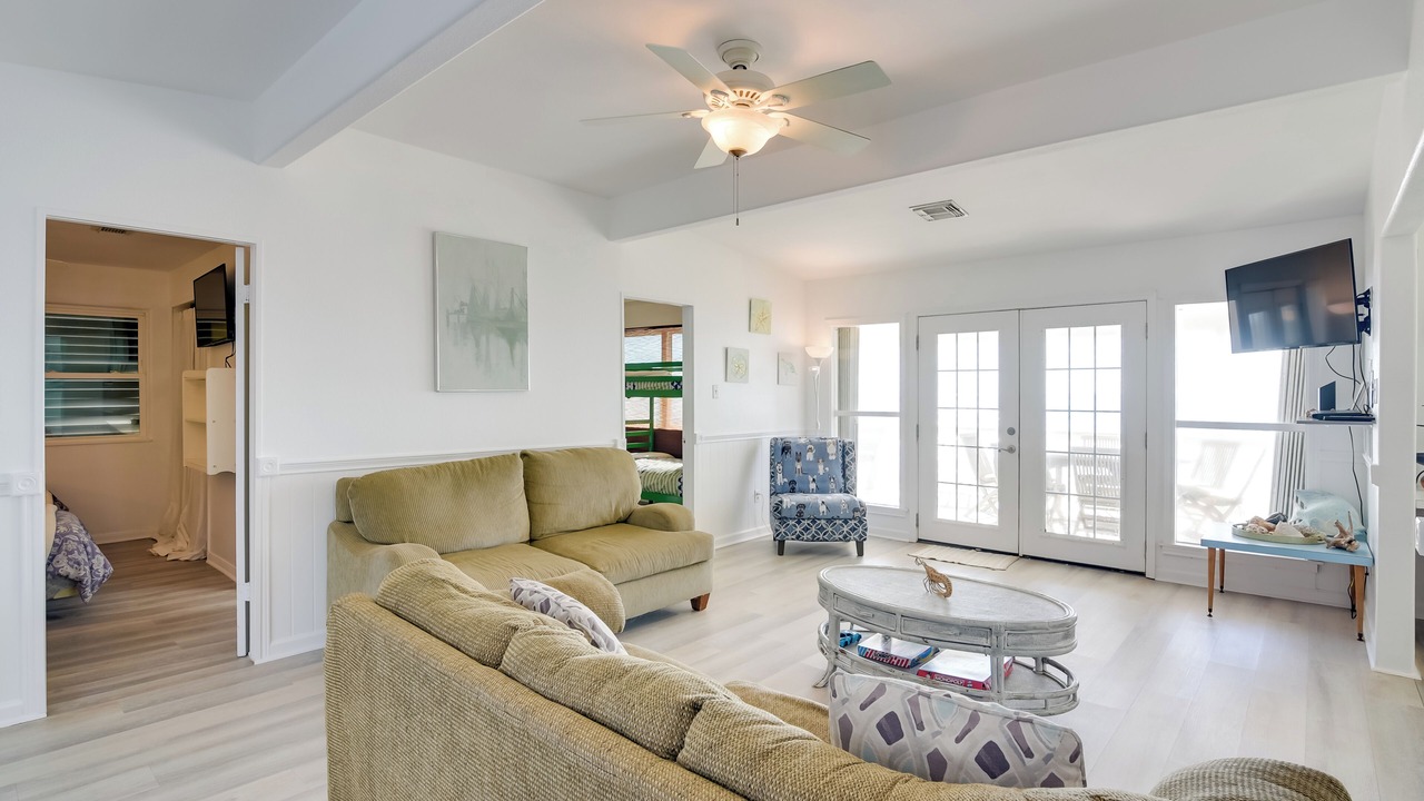 Photo of Livingroom in Bermuda Beach
