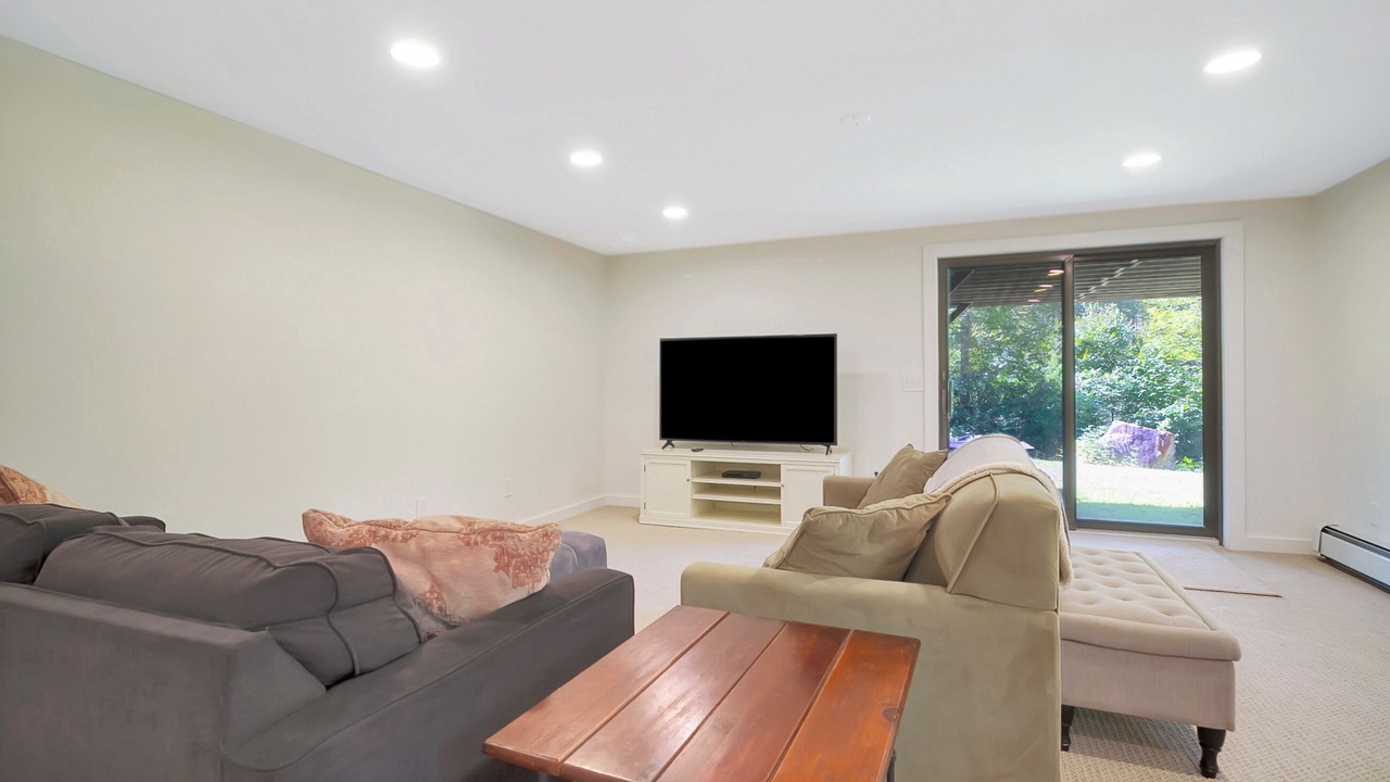 Photo of Livingroom in Weston