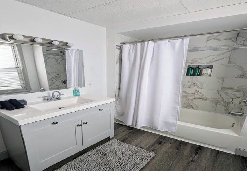 Photo of Bathroom in Stockade Historic District