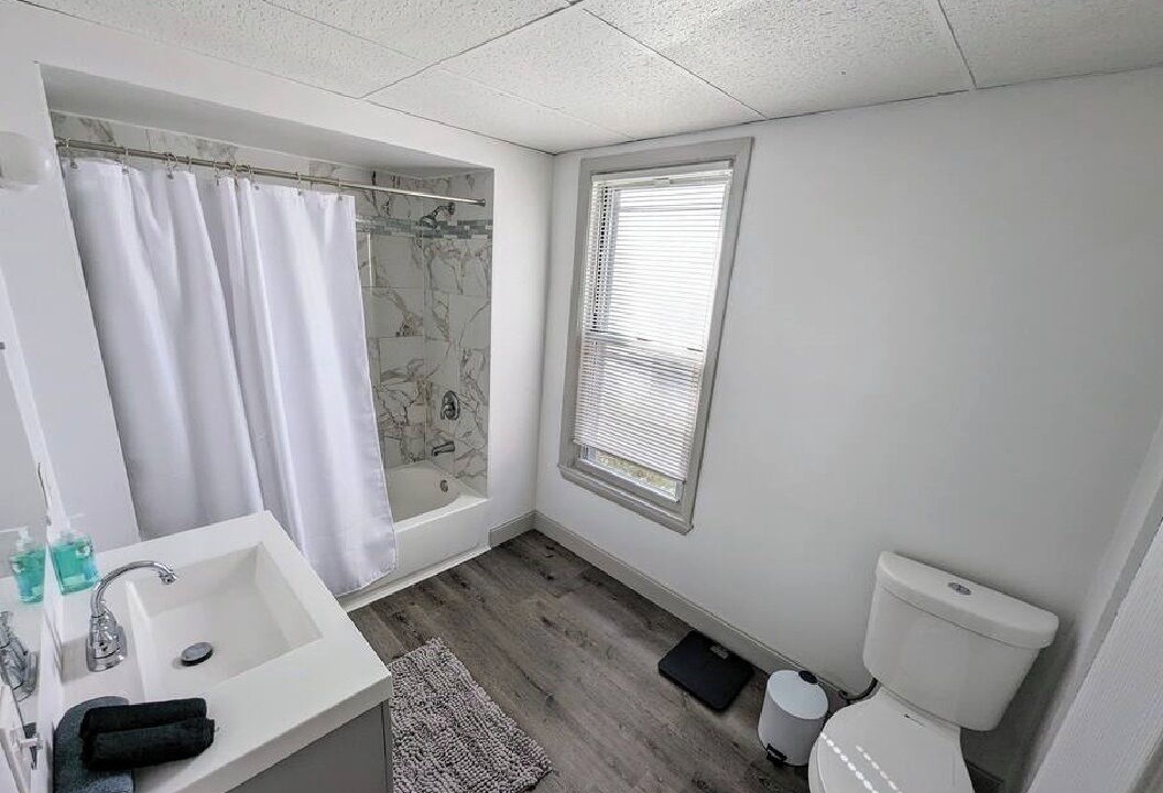 Photo of Bathroom in Stockade Historic District