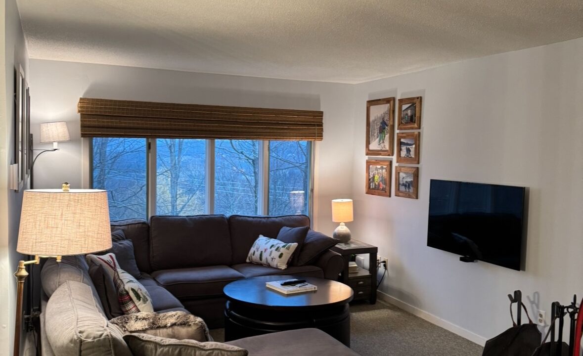 Photo of Livingroom in Warren