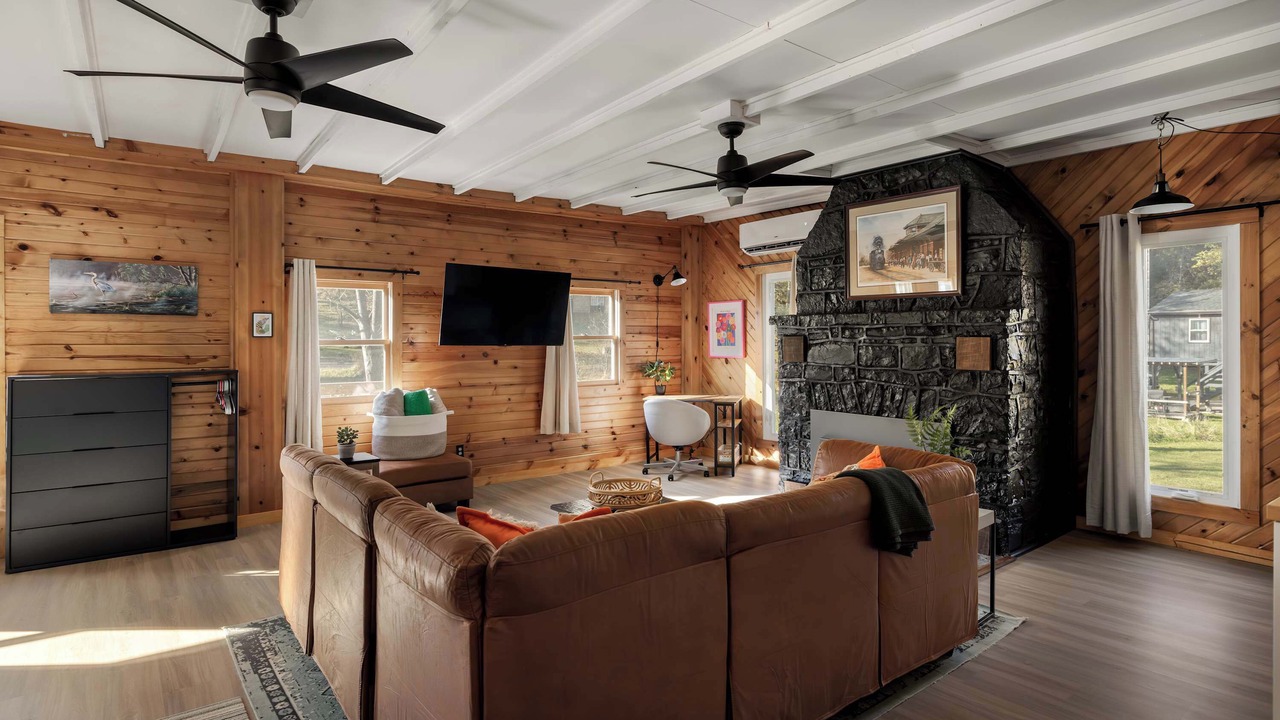 Photo of Livingroom in Hedgesville