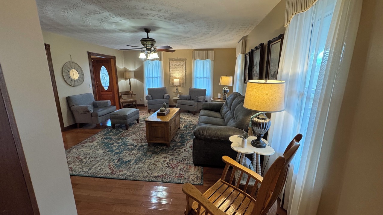 Photo of Livingroom in Louisa