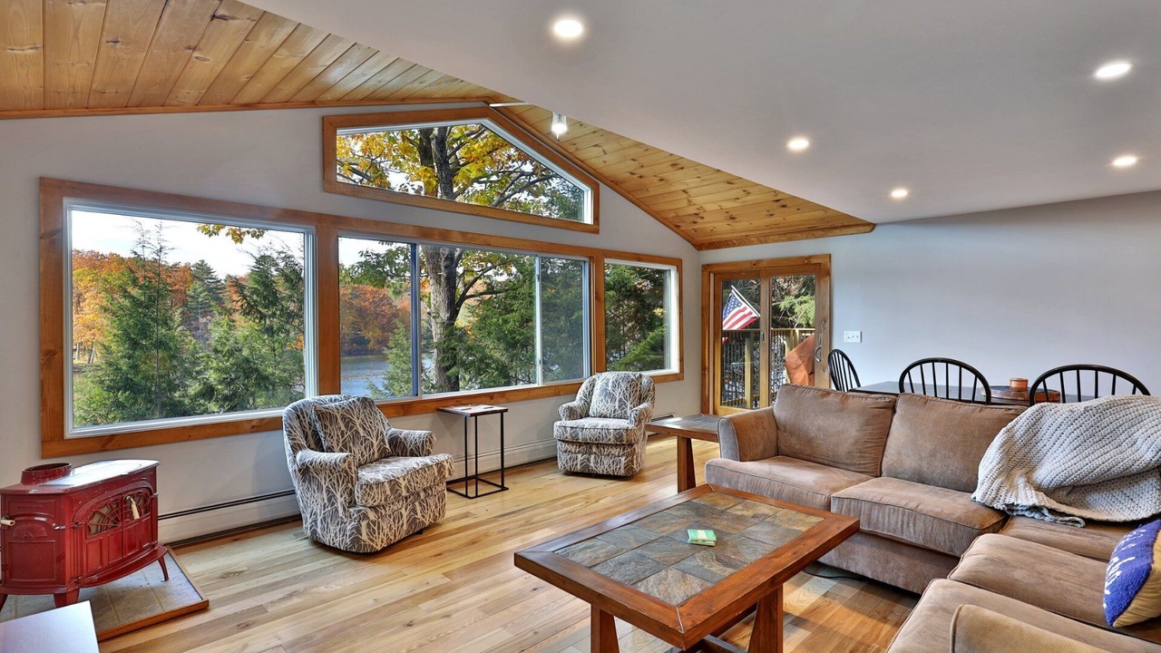 Photo of Livingroom in Forest Dale