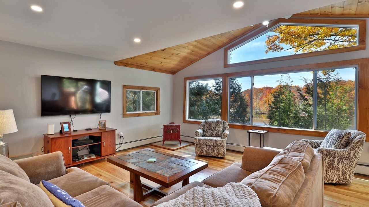 Photo of Livingroom in Forest Dale
