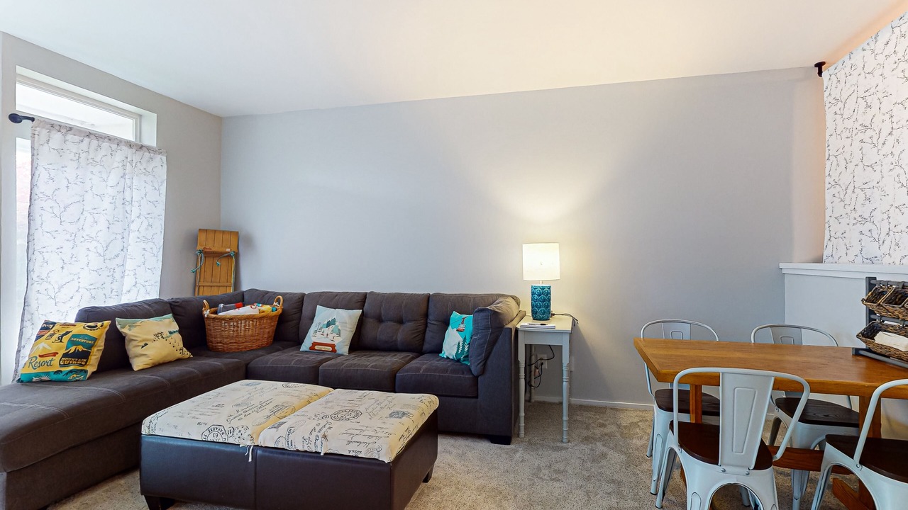 Photo of Livingroom in Warren