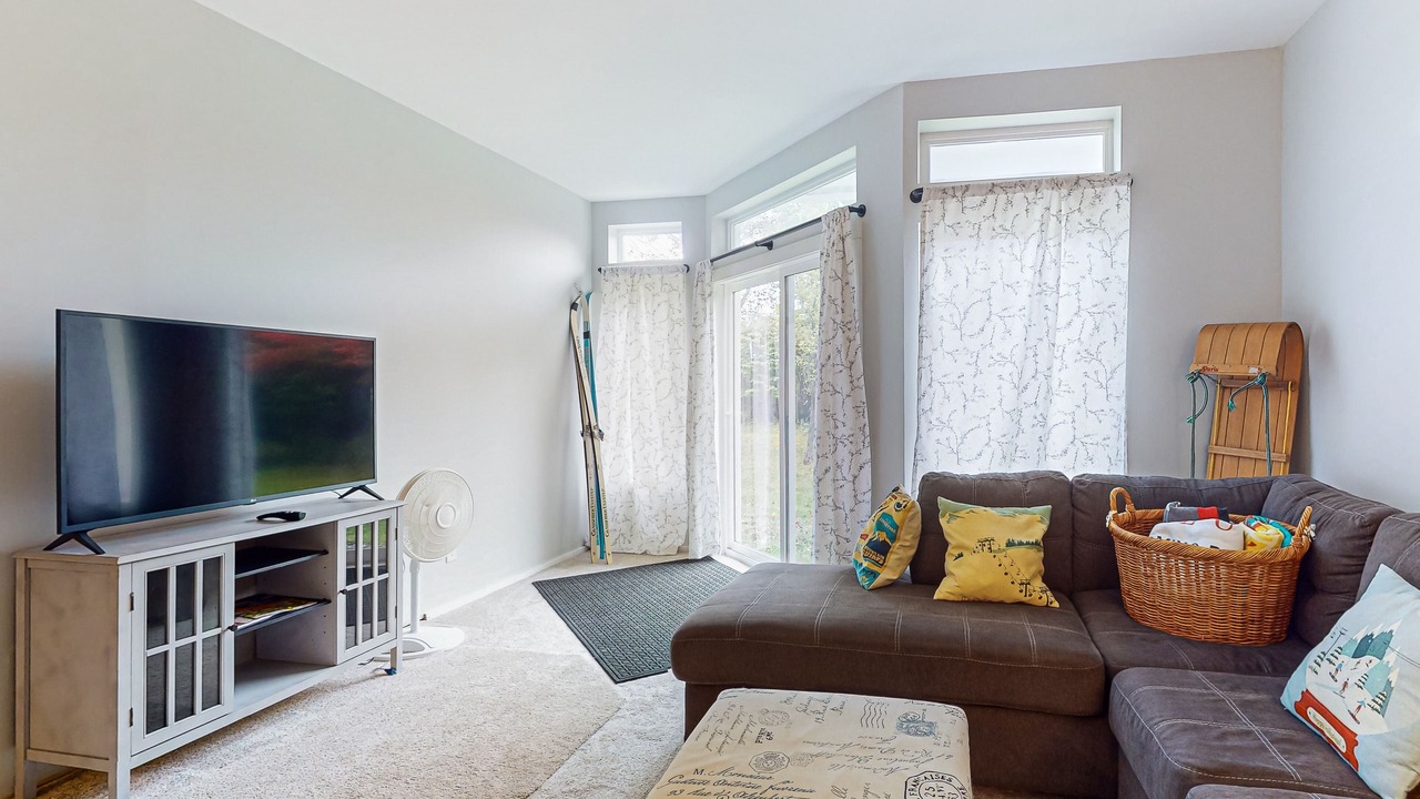 Photo of Livingroom in Warren