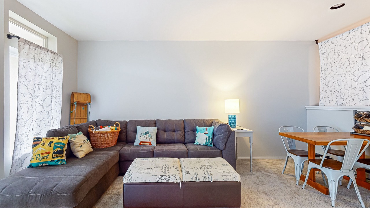 Photo of Livingroom in Warren