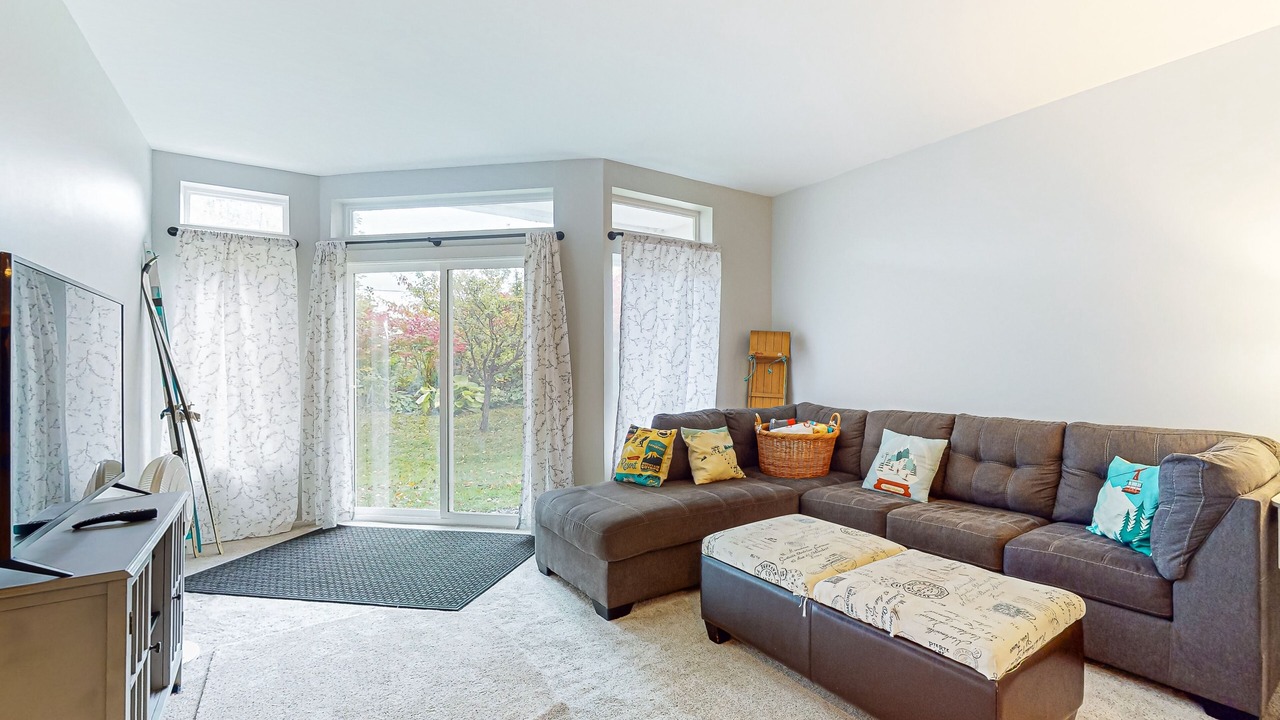 Photo of Livingroom in Warren