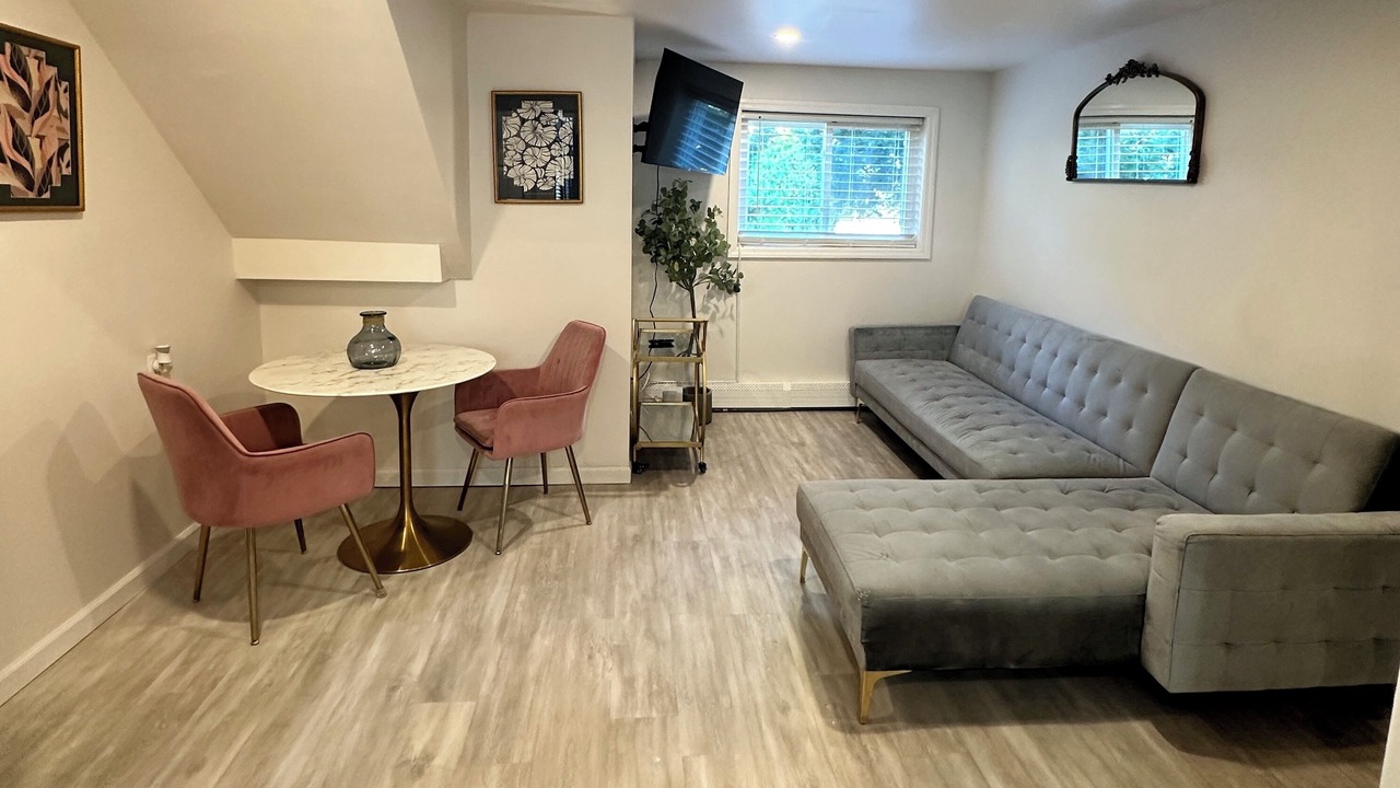 Photo of Livingroom in West Babylon