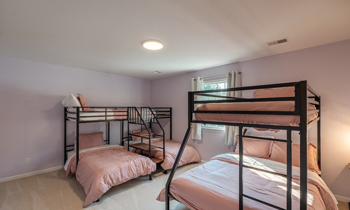 Photo of Bedroom in Lansing