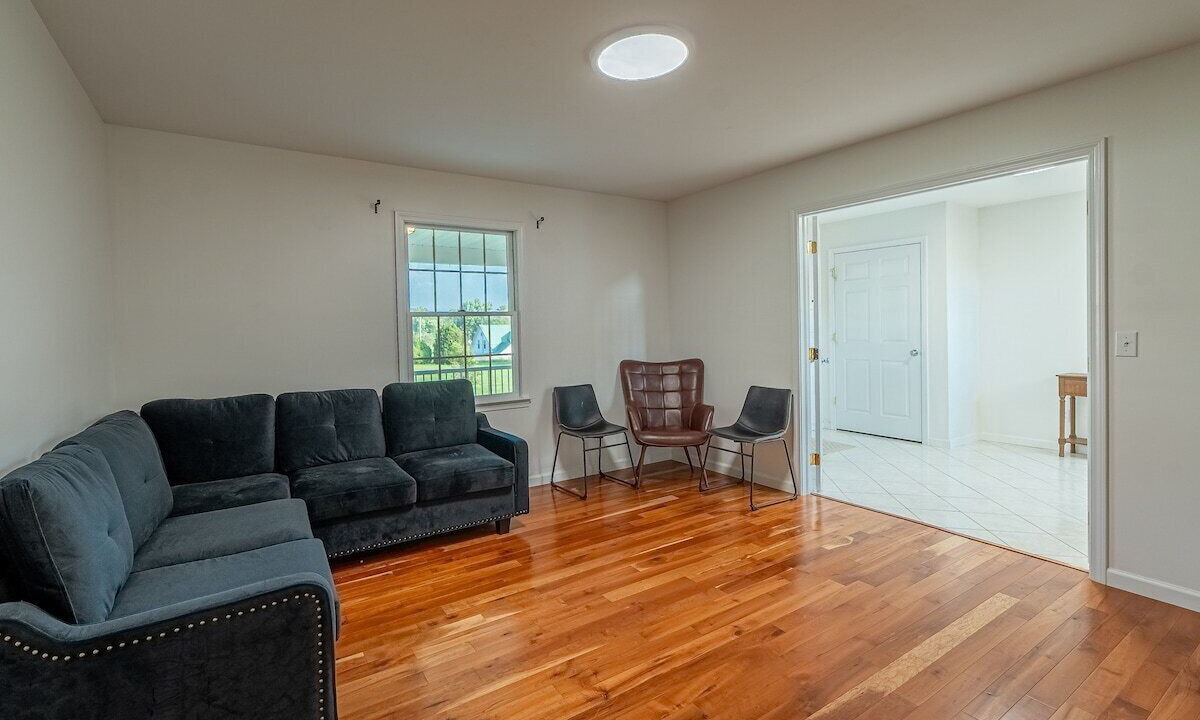 Photo of Livingroom in Lansing