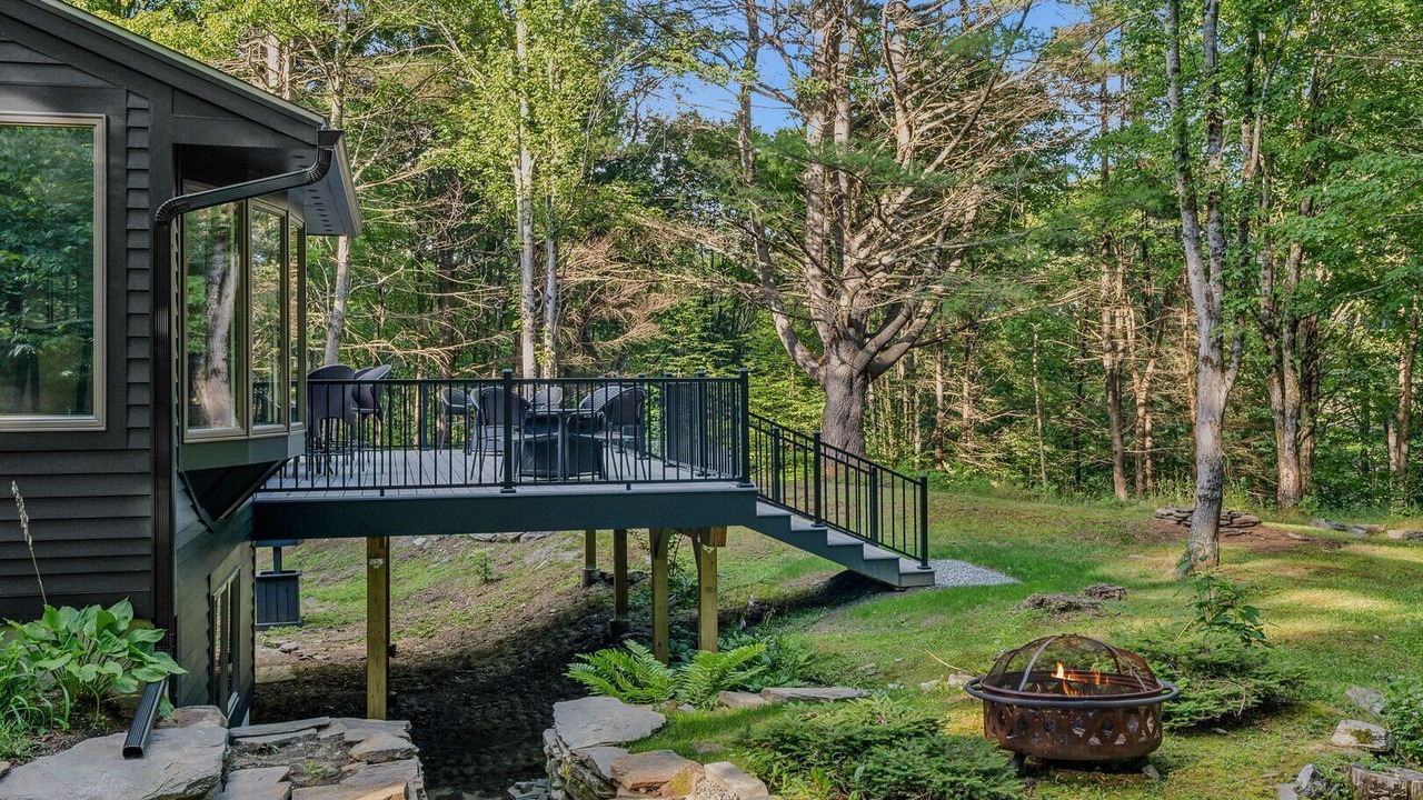 Photo of Patio Balcony in West Hartford