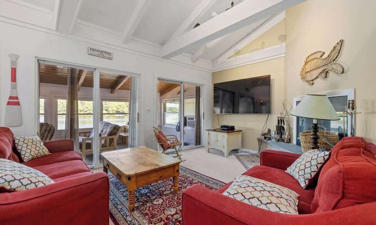 Photo of Livingroom in The Bays
