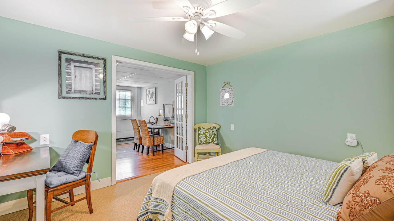 Photo of Bedroom in Aquebogue
