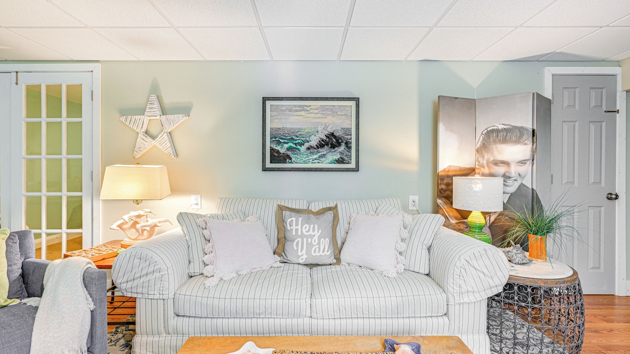 Photo of Livingroom in Aquebogue