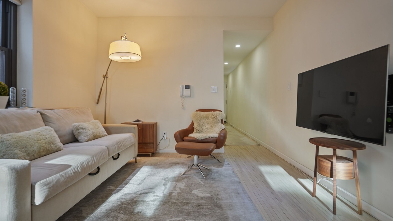 Photo of Livingroom in Midtown West