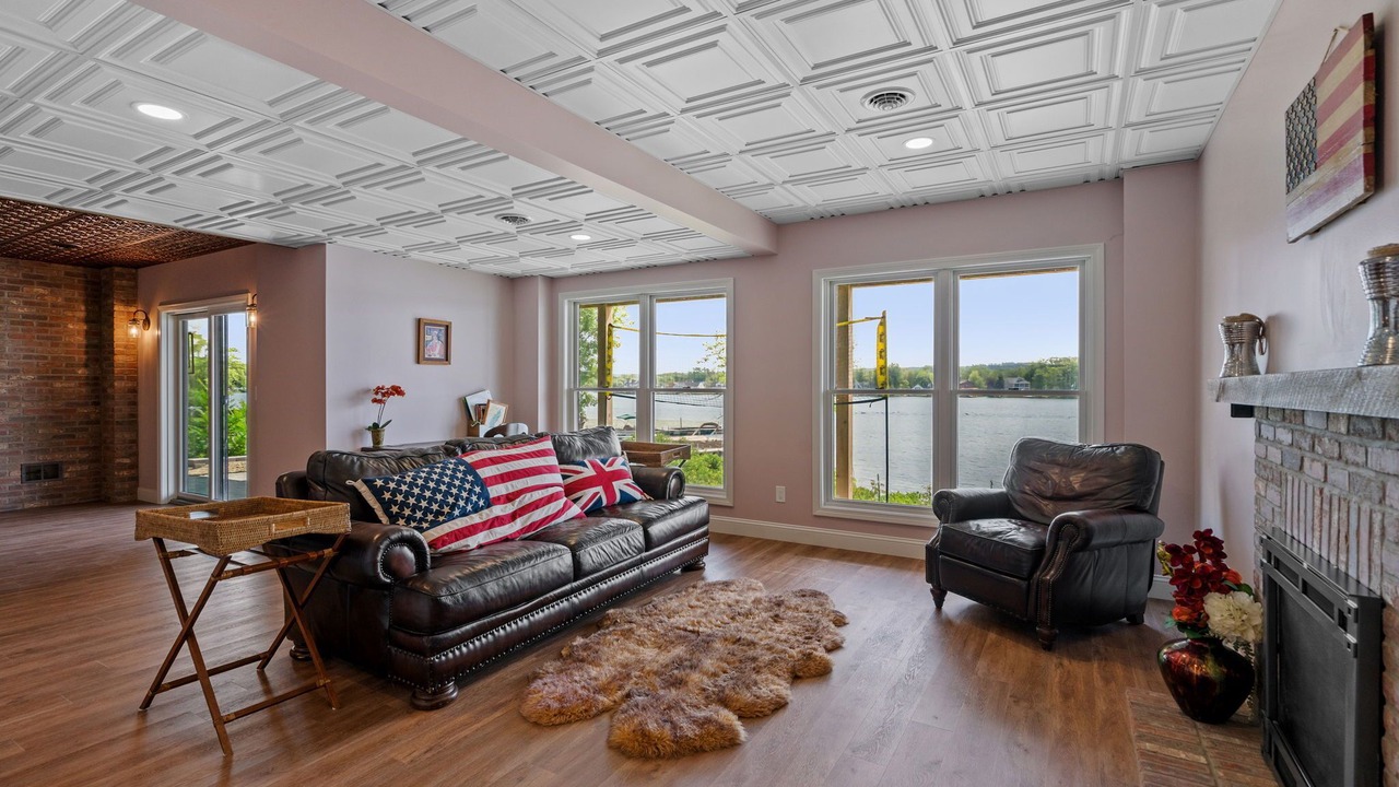 Photo of Livingroom in Saratoga Springs
