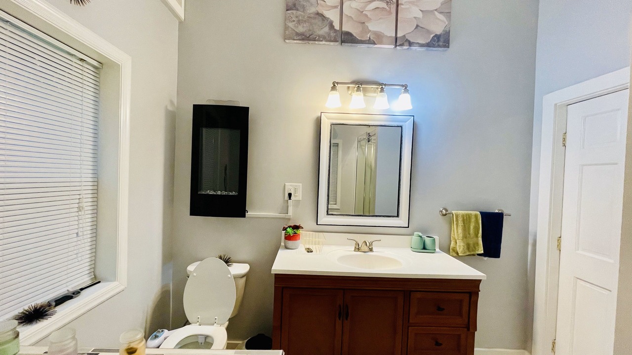 Photo of Bathroom in Town of Richmond