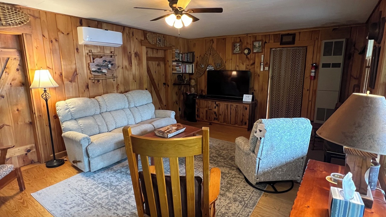 Photo of Livingroom in Warren