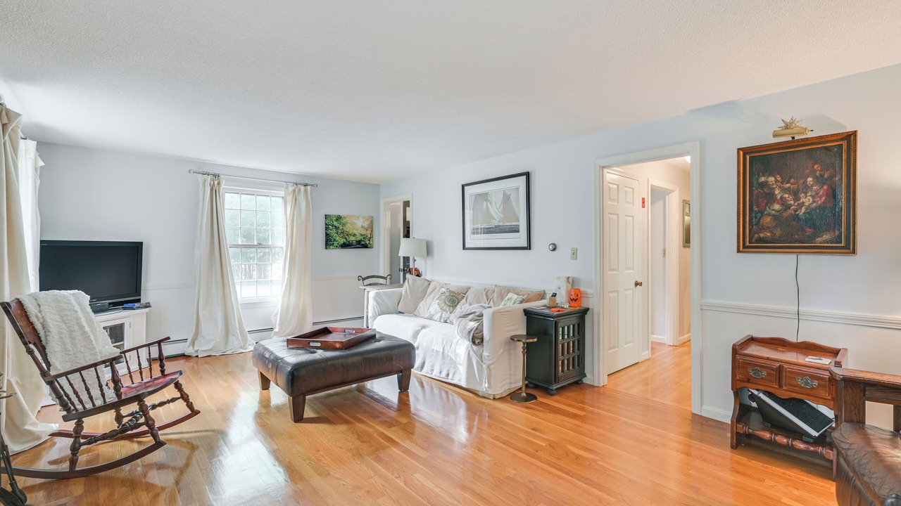 Photo of Livingroom in Topsfield