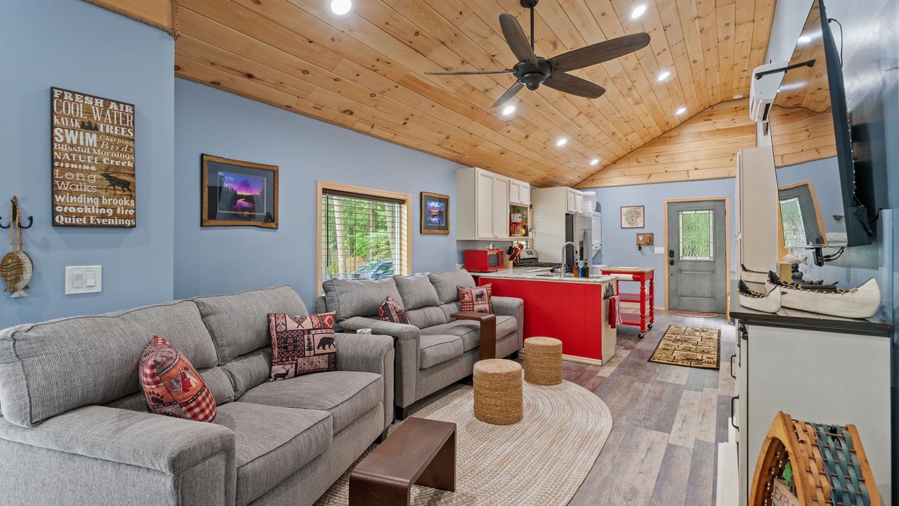 Photo of Livingroom in Lake Luzerne-Hadley