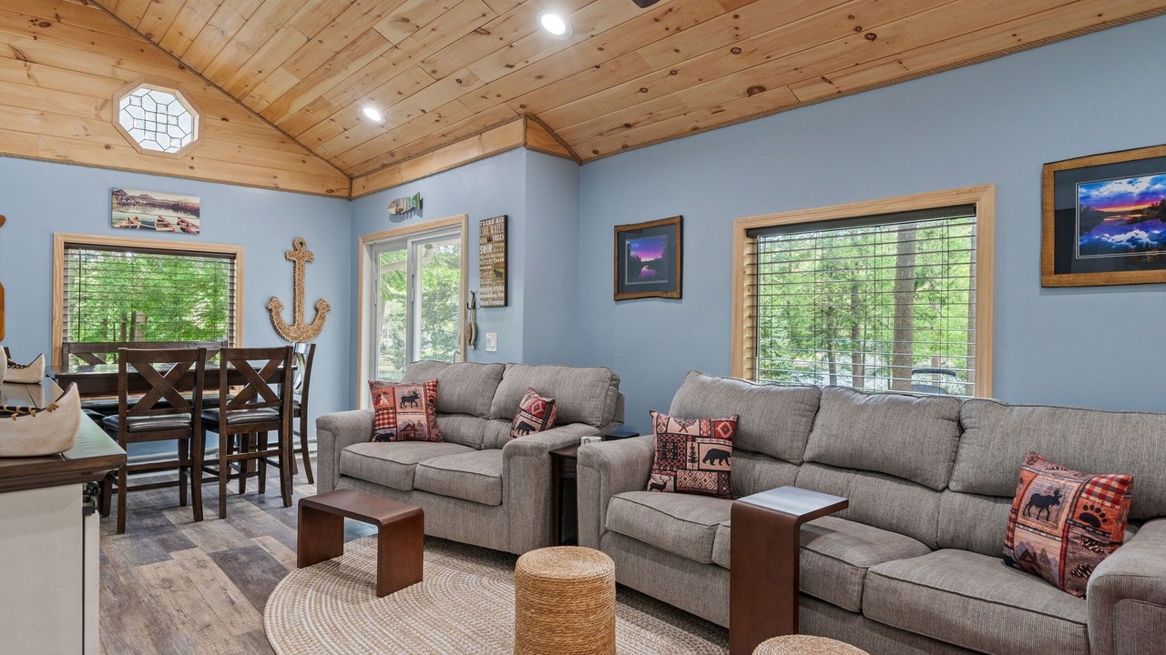Photo of Livingroom in Lake Luzerne-Hadley