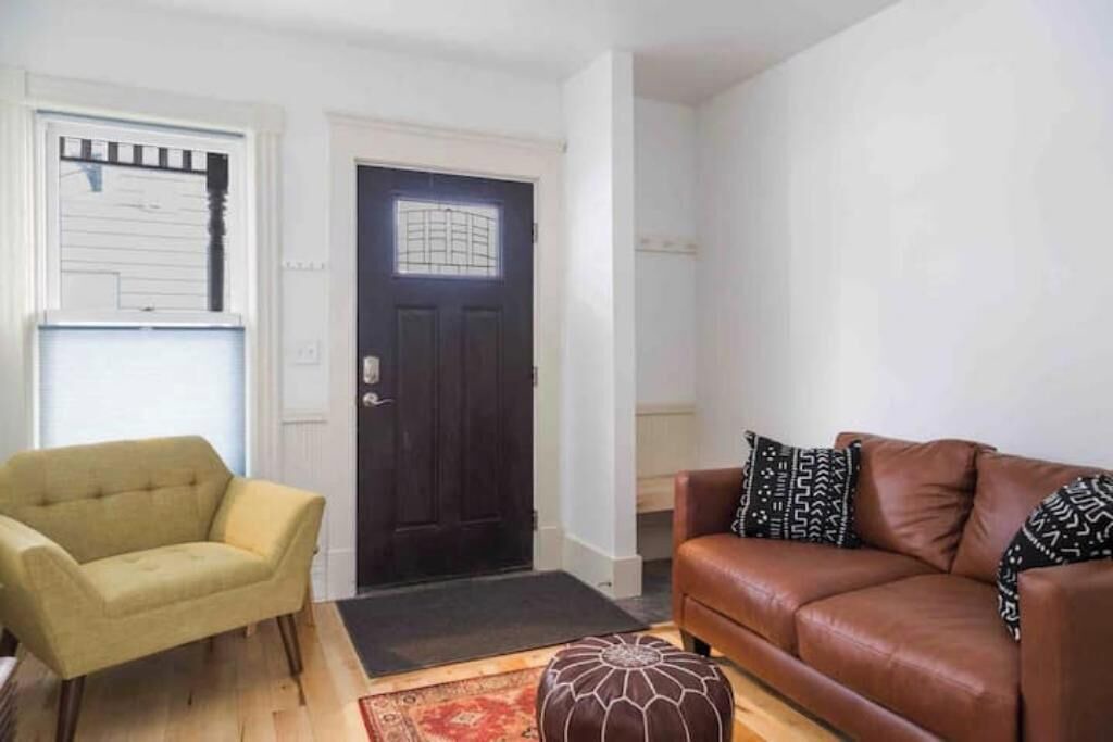Photo of Livingroom in Old North End