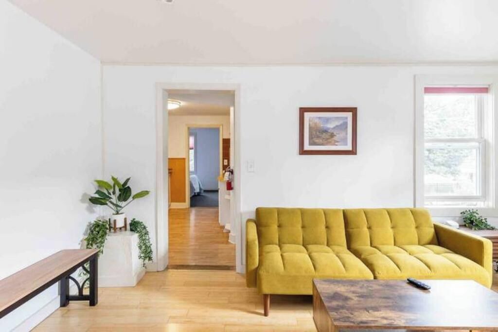 Photo of Livingroom in Old North End